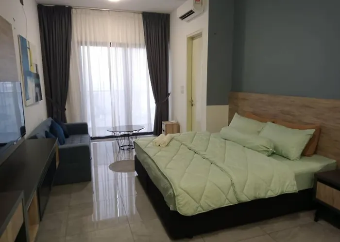 Homestay Shah Rizki At Imperio With Swimming Pool Muslim Friendly