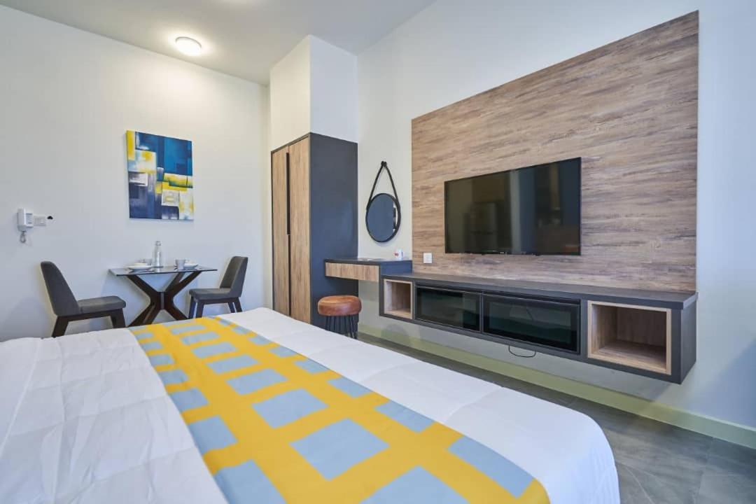Apartment Shah Rizki At Imperio With Swimming Pool Muslim Friendly *
