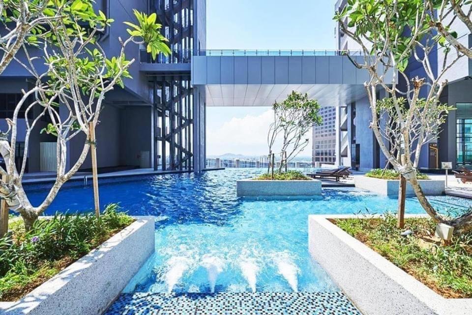 Shah Rizki At Imperio With Swimming Pool Muslim Friendly