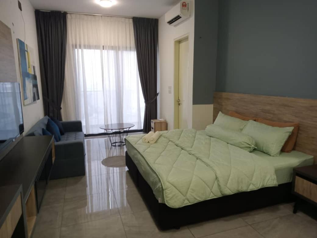 Shah Rizki At Imperio With Swimming Pool Muslim Friendly Apartment